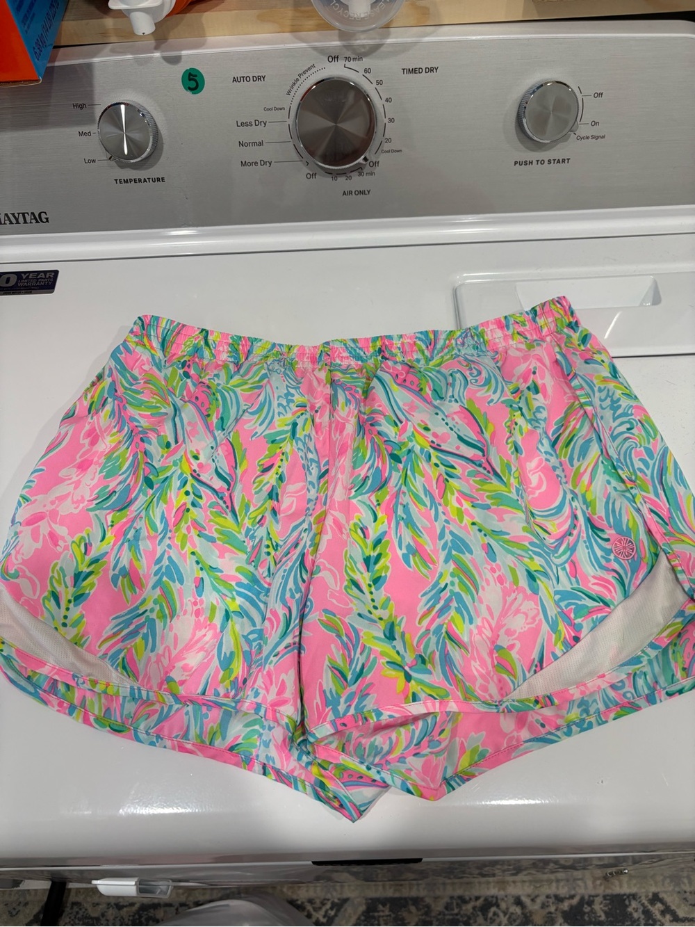 Lilly Pulitzer Luxletic Women's Shorts Ocean Trail Shorts 4” Inseam Size Medium